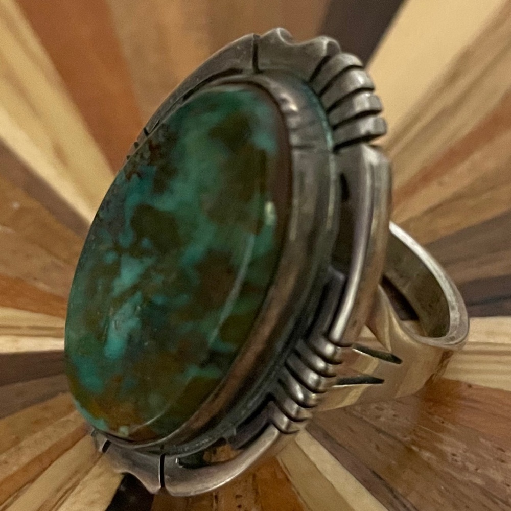 Vintage Navajo Sterling Silver Ring with Turquoise-Oval